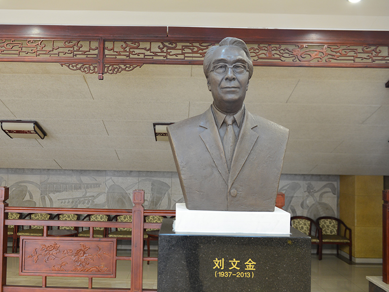 雕塑作品 劉文金像，鑄銅，安放地點：中央民族樂團